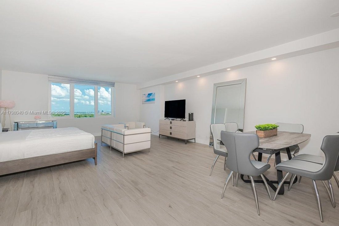 Condo in Miami Beach, Florida, United States 3 - 17202498
