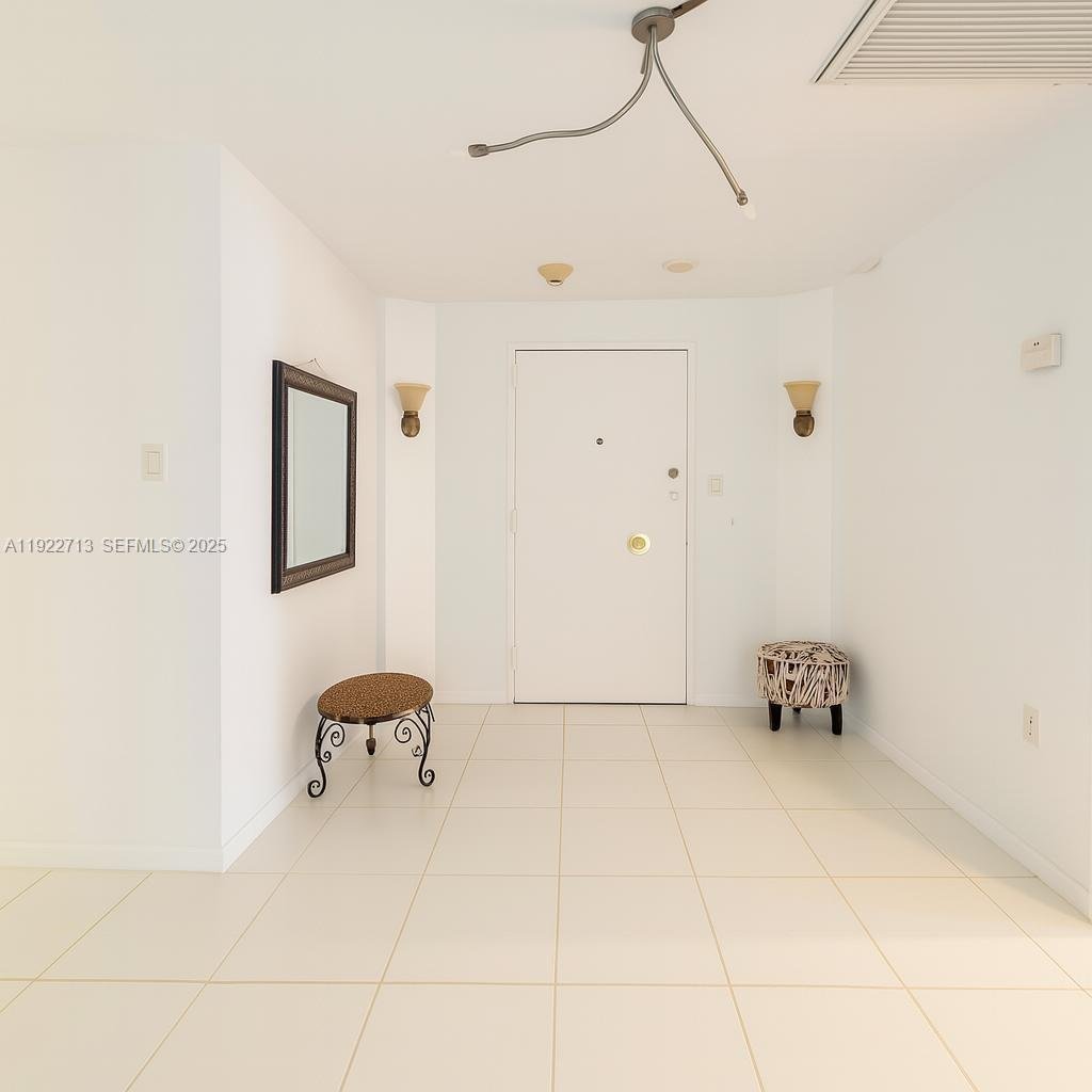 Condo in Miami Beach, Florida, United States 3 - 17203892