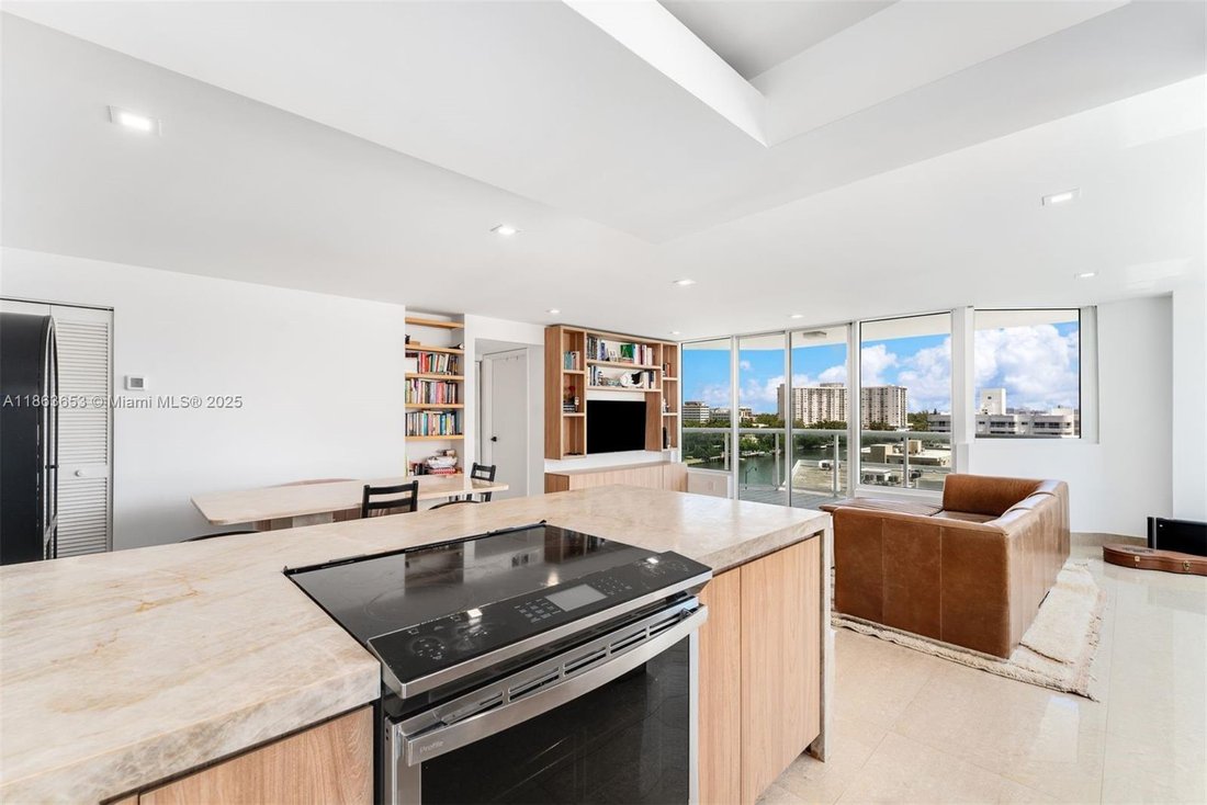 Condo in Miami Beach, Florida, United States 3 - 17204573
