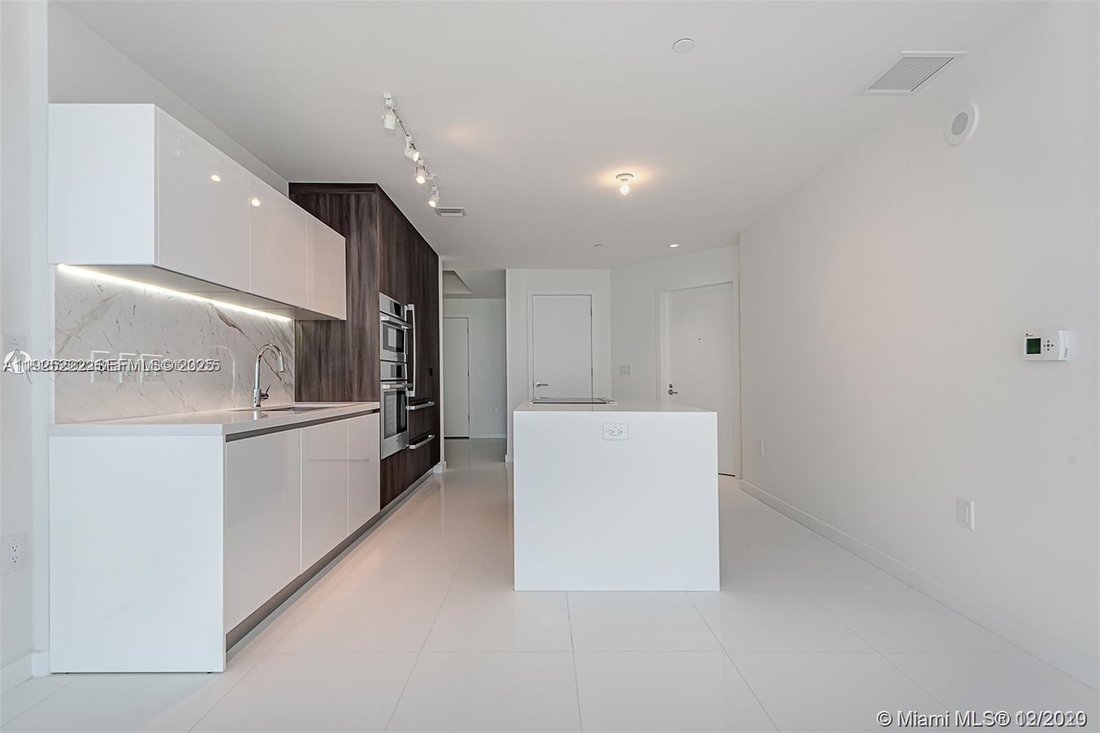 Condo in Miami, Florida, United States 4 - 17203335
