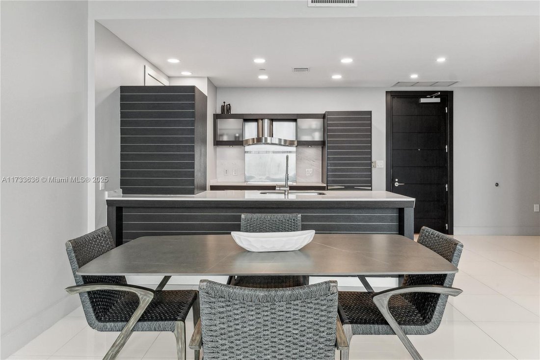Condo in Miami, Florida, United States 4 - 17203016
