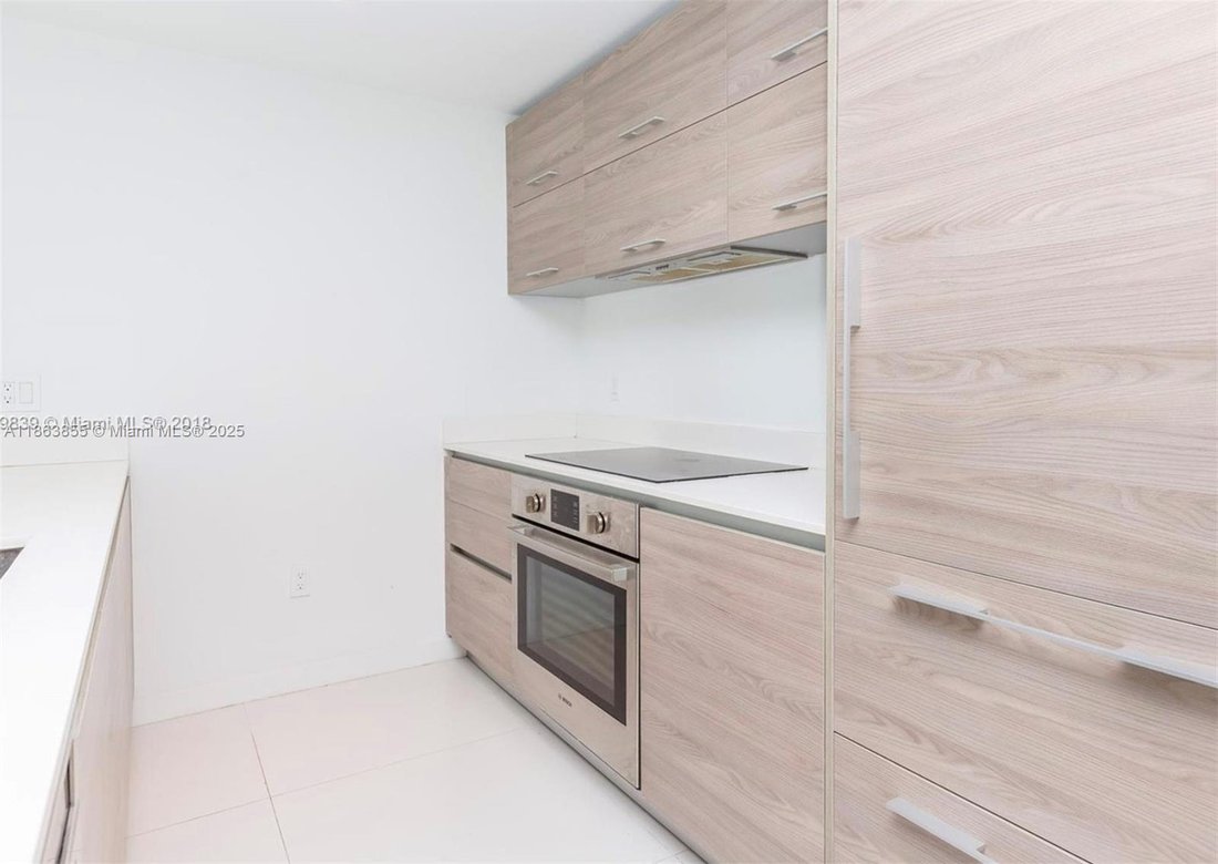 Condo in Miami, Florida, United States 4 - 17205689