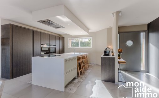 House in Saint-Germain-du-Puch, Nouvelle-Aquitaine, France 1