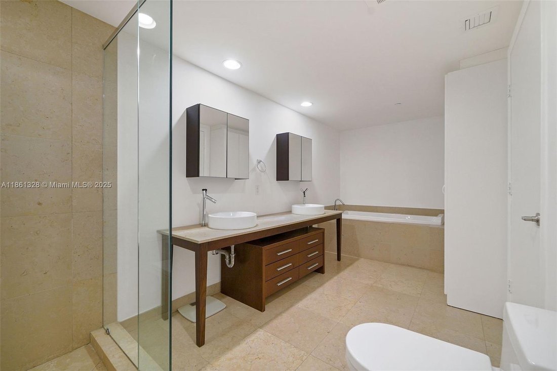 Condo in Miami, Florida, United States 5 - 17202868