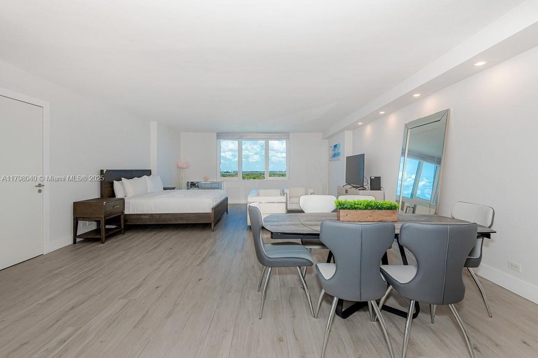 Condo in Miami Beach, Florida, United States 1 - 17202498