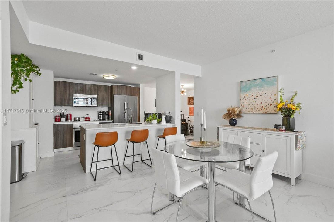 Condo in Miami, Florida, United States 4 - 17203636