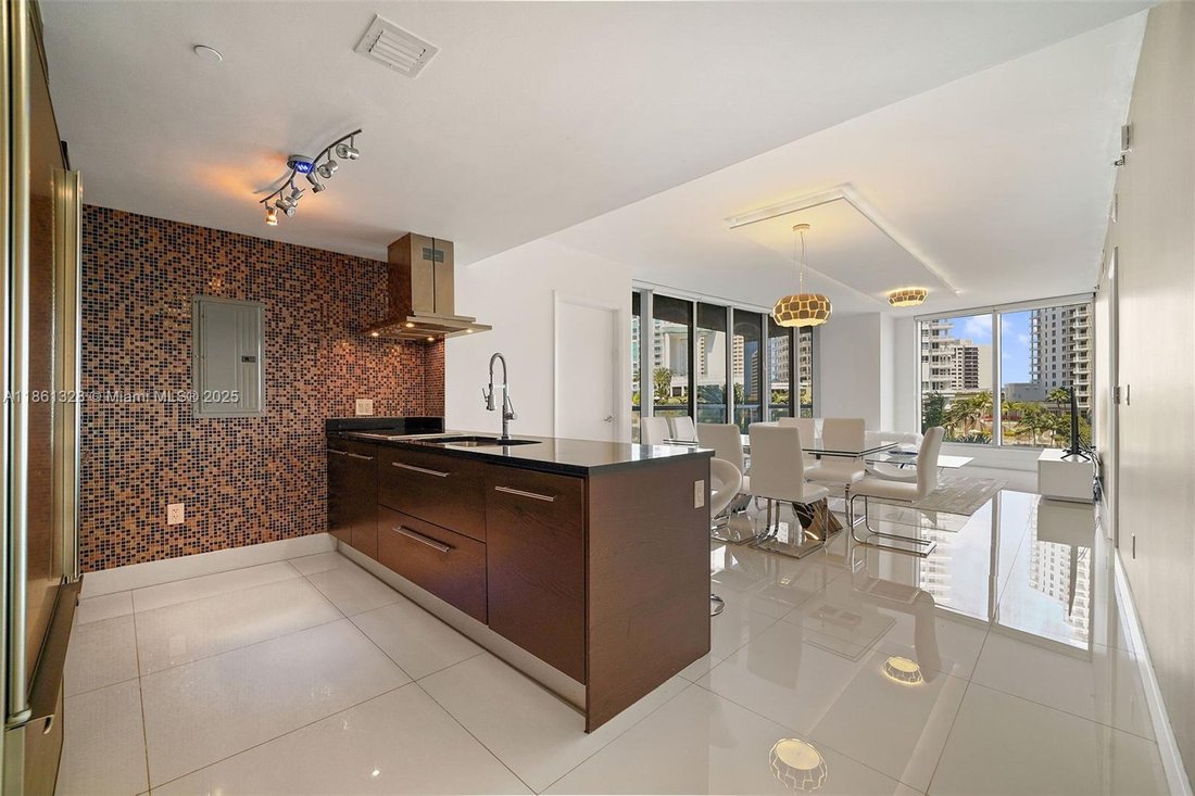 Condo in Miami, Florida, United States 1 - 17202868