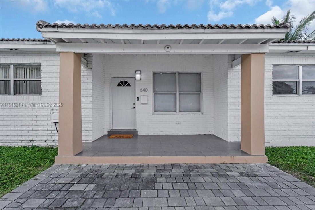 House in Miami, Florida, United States 2 - 17202500