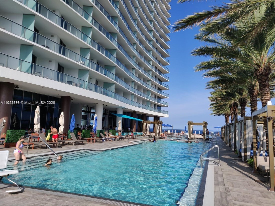 Condo in Hallandale Beach, Florida, United States 5 - 17203451