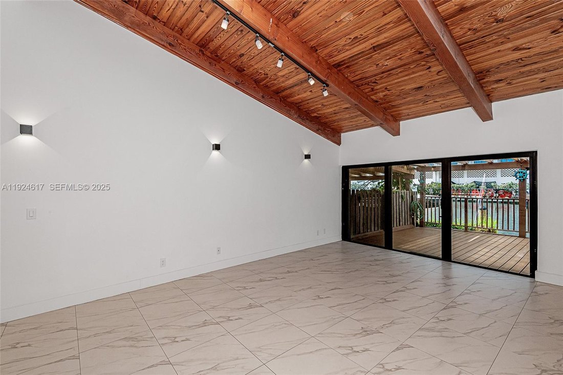 House in Hallandale Beach, Florida, United States 4 - 17205299