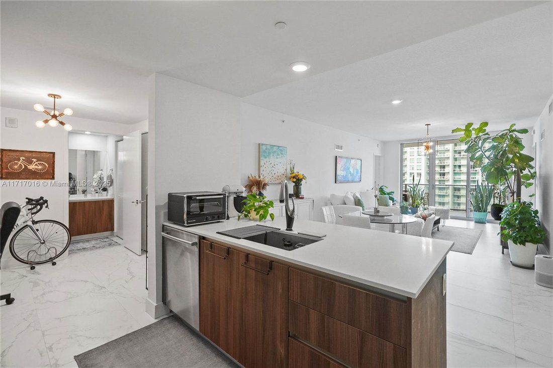 Condo in Miami, Florida, United States 3 - 17203636