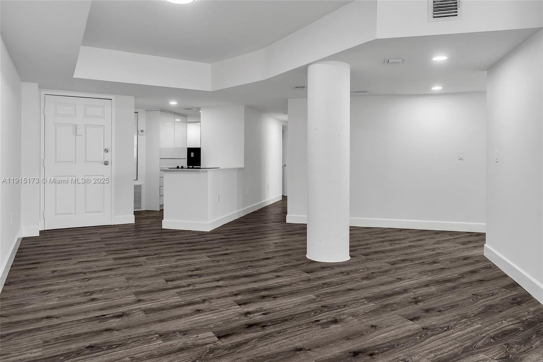 Condo in Miami, Florida, United States 4 - 17202756