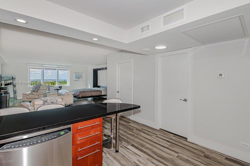 Condo in Miami Beach, Florida, United States 3 - 17202471