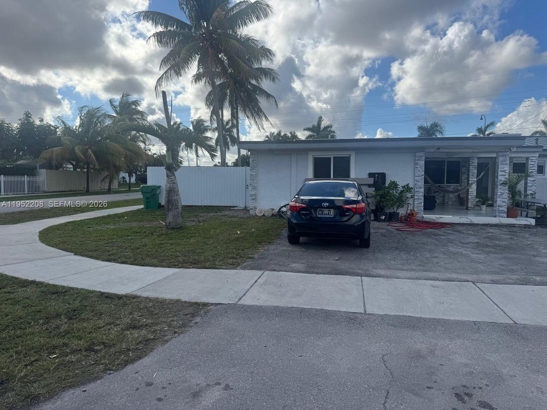 Maison à Miami Gardens, Floride, États-Unis 4 - 17202681