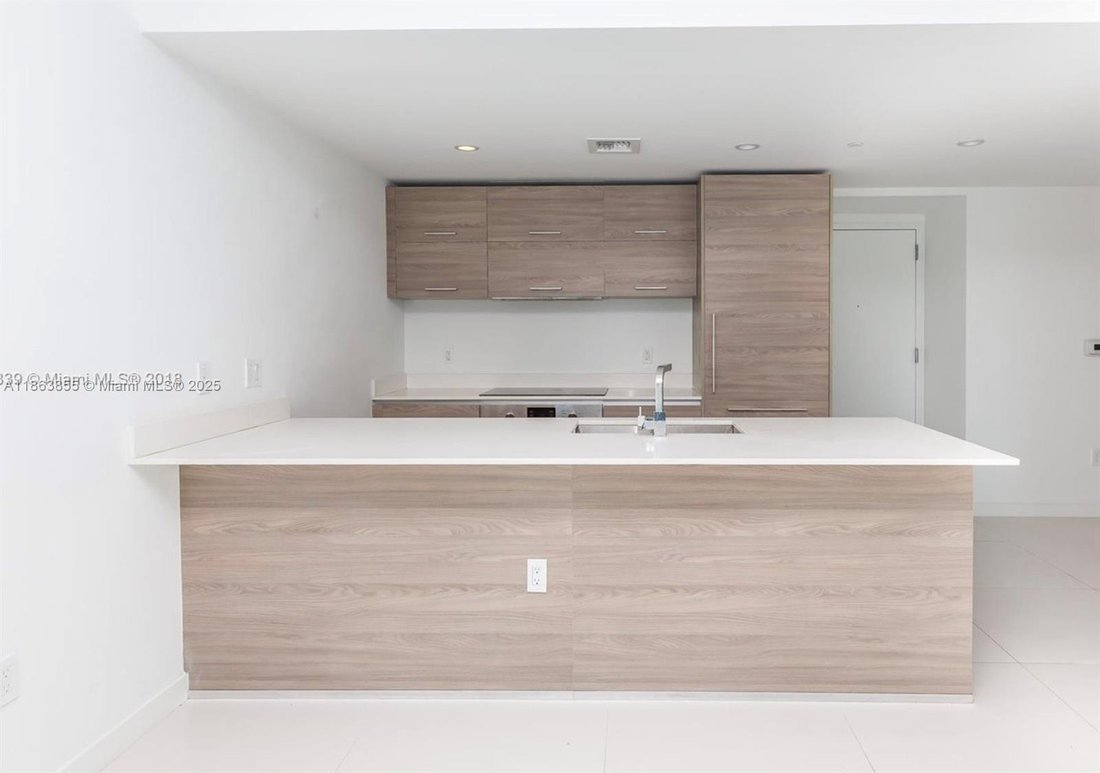 Condo in Miami, Florida, United States 2 - 17205689