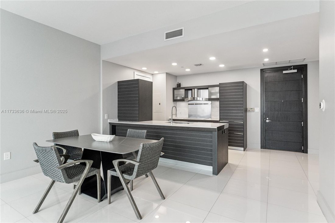 Condo in Miami, Florida, United States 3 - 17203016