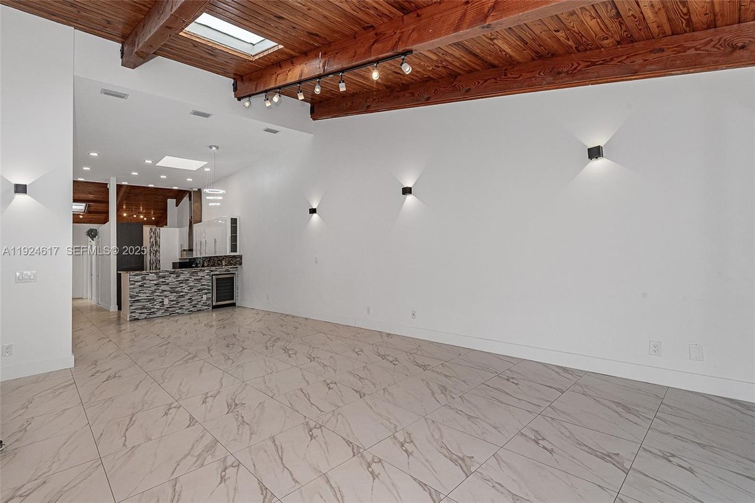 House in Hallandale Beach, Florida, United States 5 - 17205299