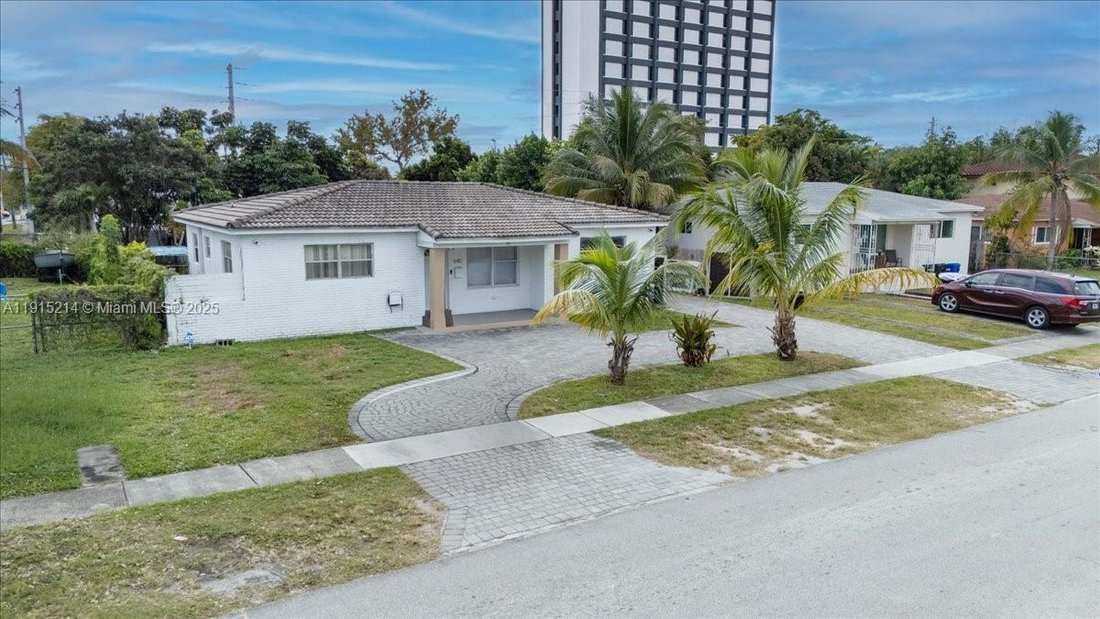 House in Miami, Florida, United States 5 - 17202500