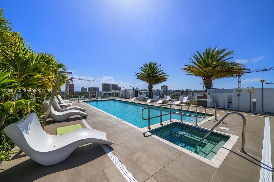 Condo in Bal Harbour, Florida, United States 1 - 17205376