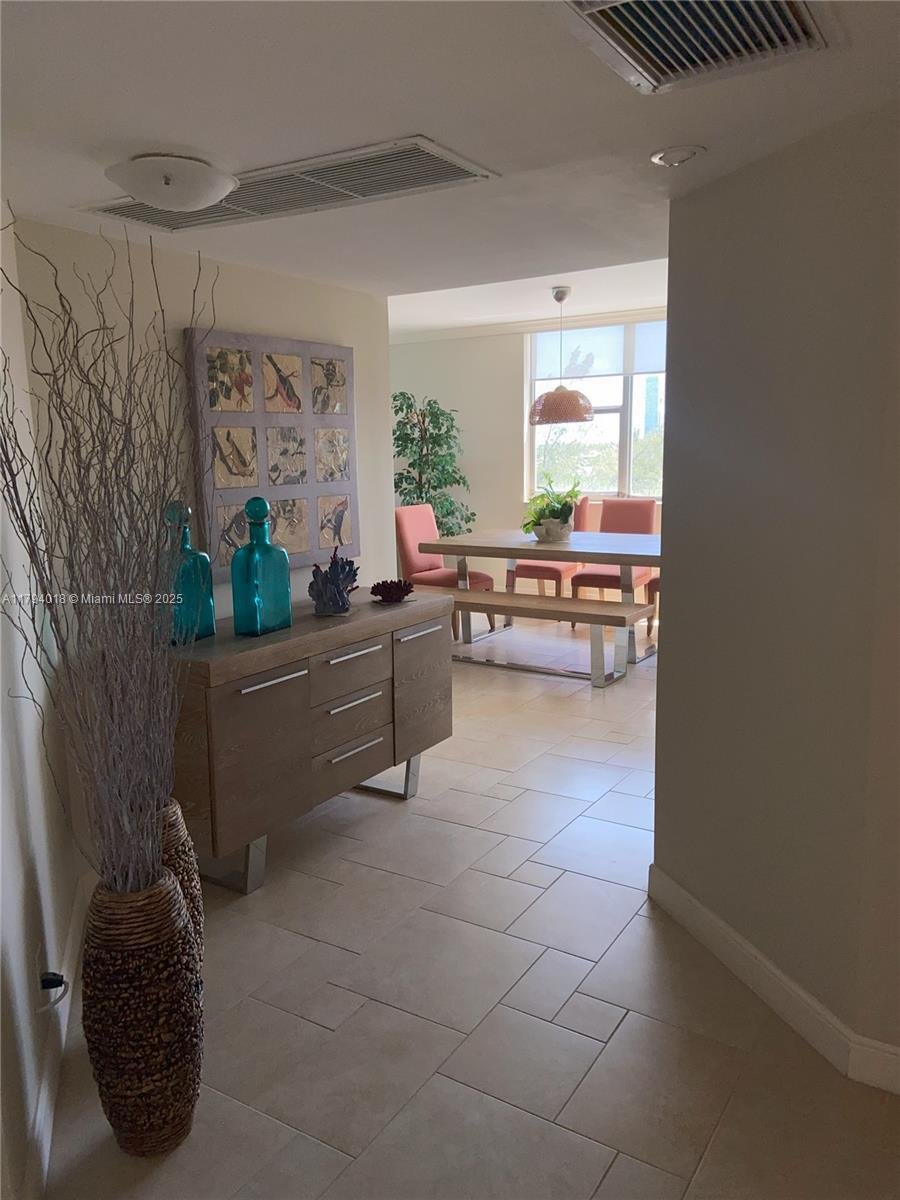 Condo in Hallandale Beach, Florida, United States 2 - 17205211