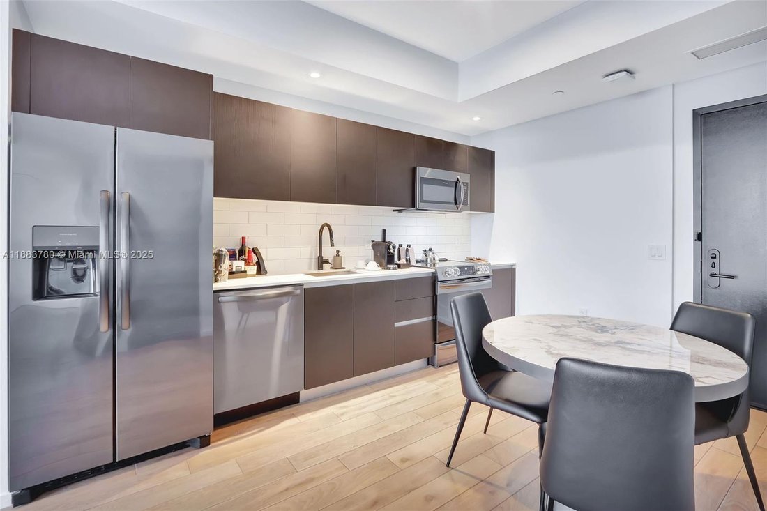 Condo in Miami, Florida, United States 5 - 17203811
