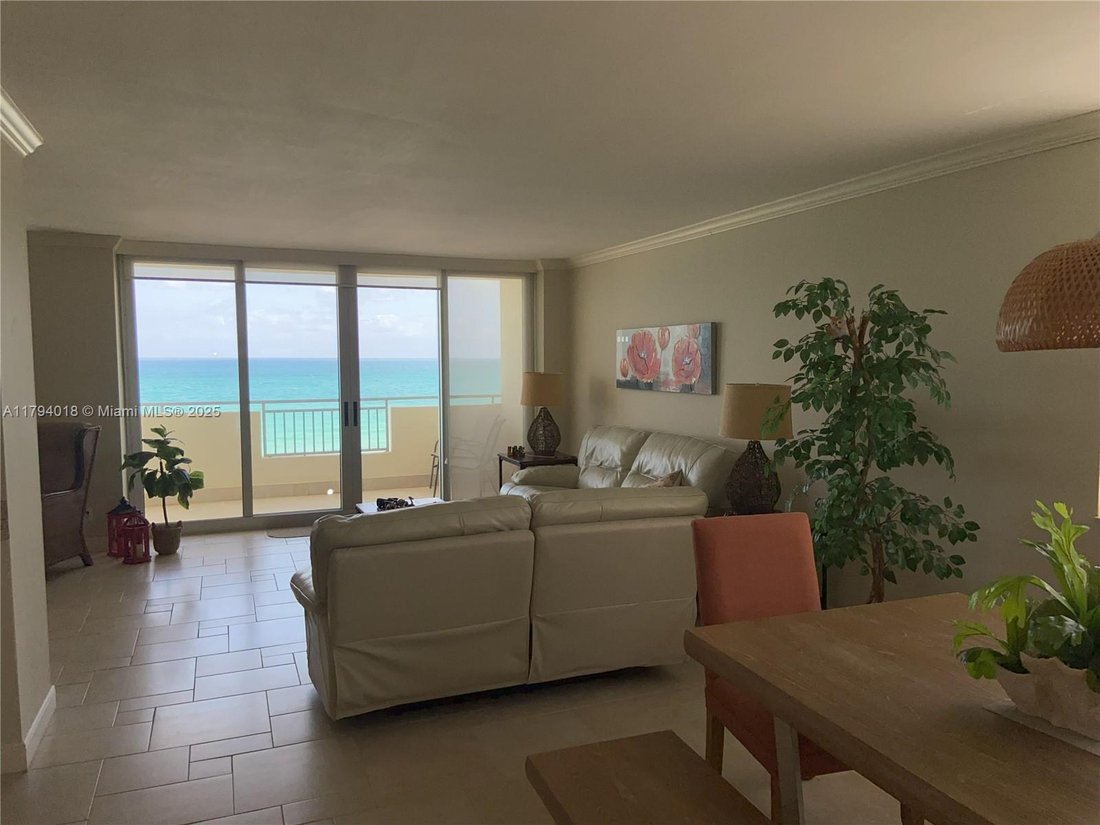 Condo in Hallandale Beach, Florida, United States 5 - 17205211