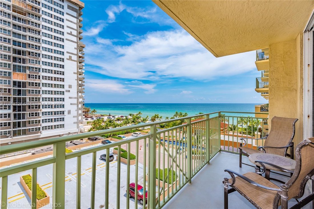 Condo in Hallandale Beach, Florida, United States 3 - 17205250