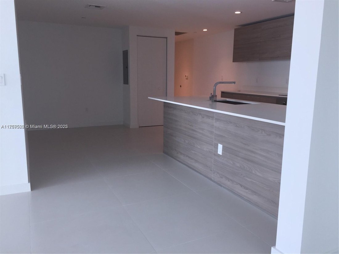 Condo in Miami, Florida, United States 5 - 17202823