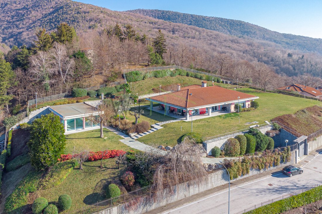 Villa in Tavernerio, Lombardy, Italy 2 - 17211338