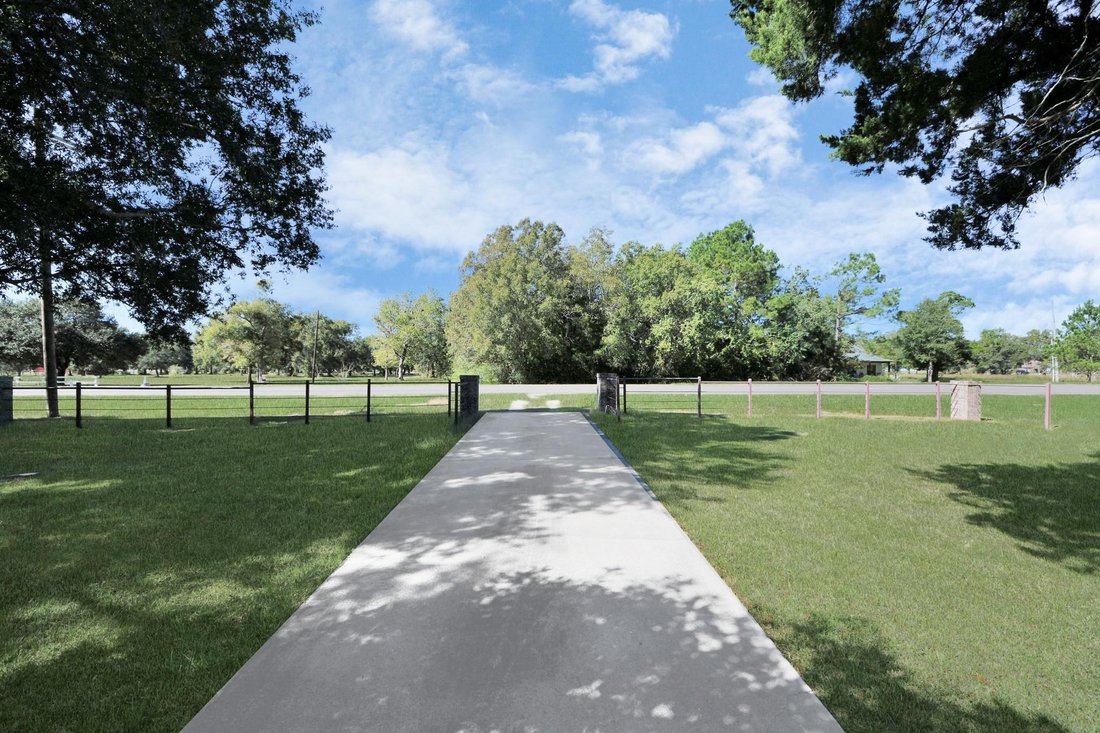 House in Anahuac, Texas, United States 4 - 17209920