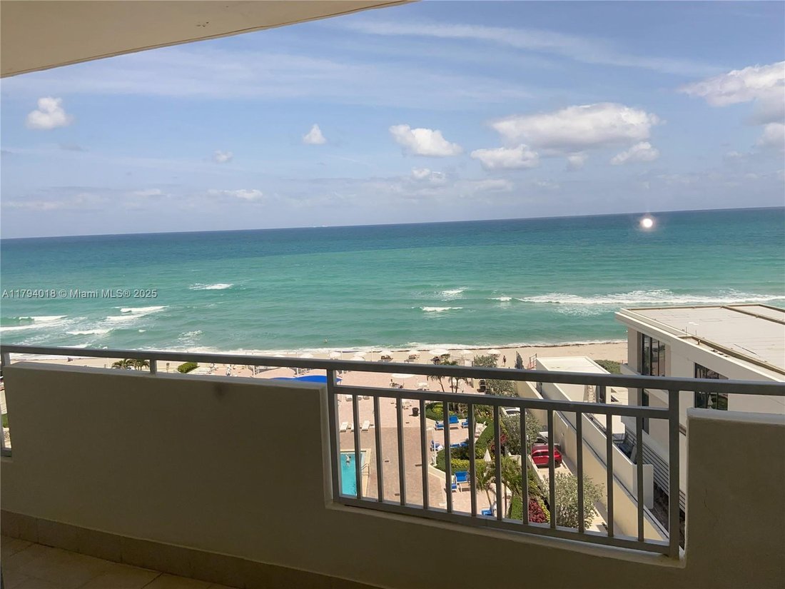 Condo in Hallandale Beach, Florida, United States 1 - 17205211