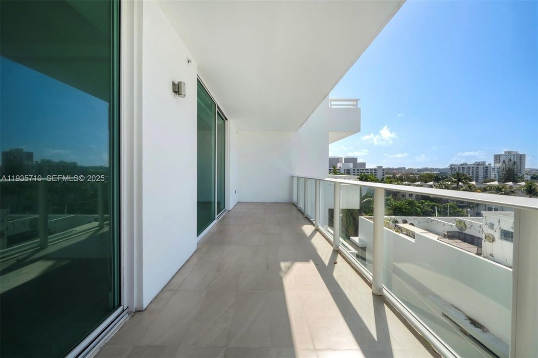 Condo in Bal Harbour, Florida, United States 4 - 17205376