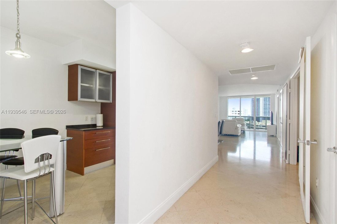 Condo in Hallandale Beach, Florida, United States 3 - 17203311