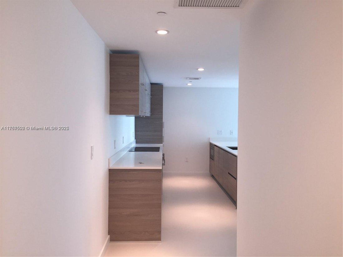 Condo in Miami, Florida, United States 4 - 17202823