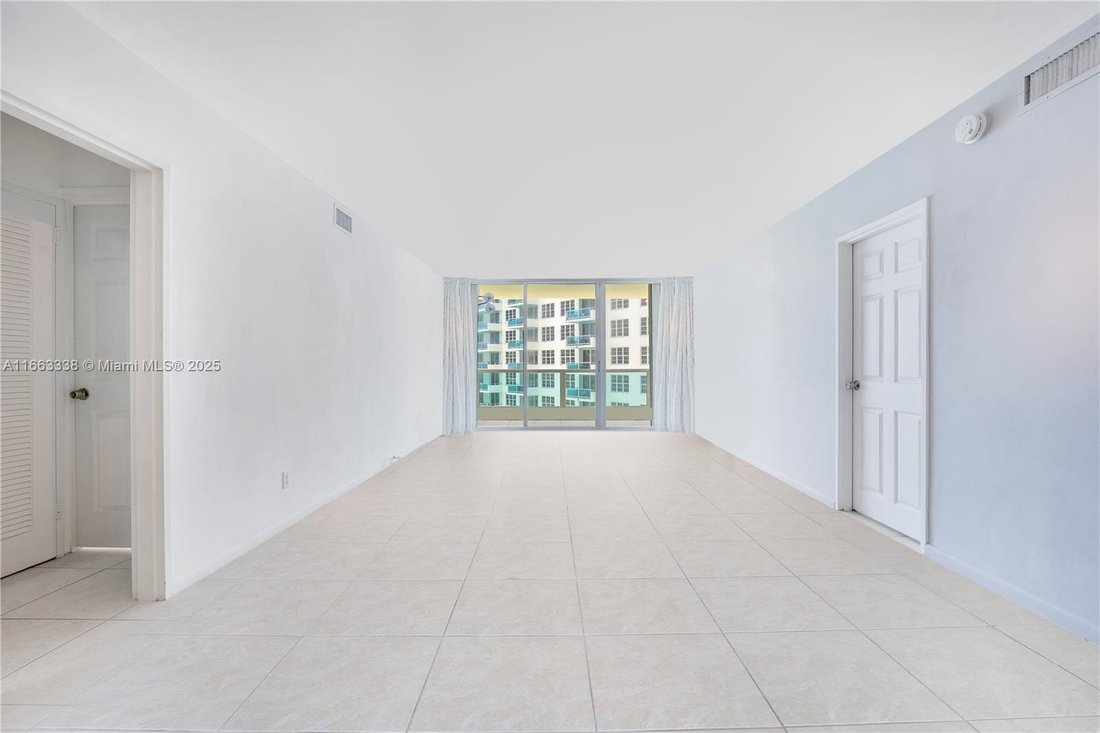 Condo in Miami Beach, Florida, United States 4 - 17202305