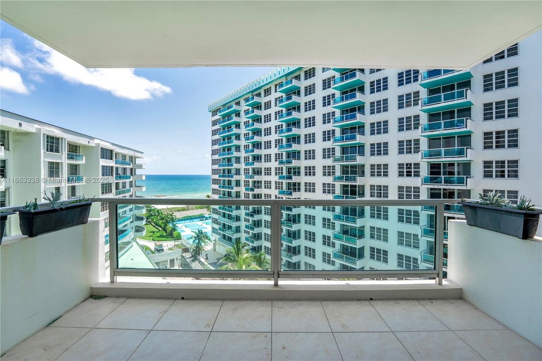 Condo in Miami Beach, Florida, United States 5 - 17202305