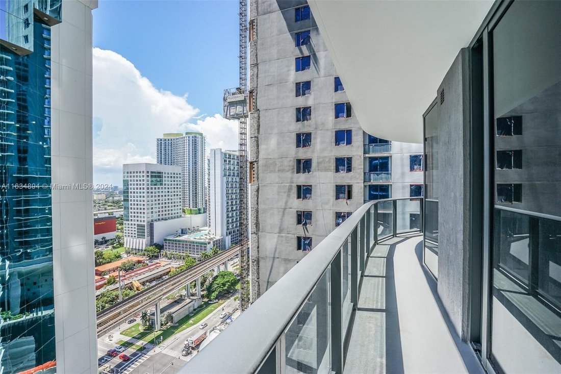 Condo in Miami, Florida, United States 4 - 17205239