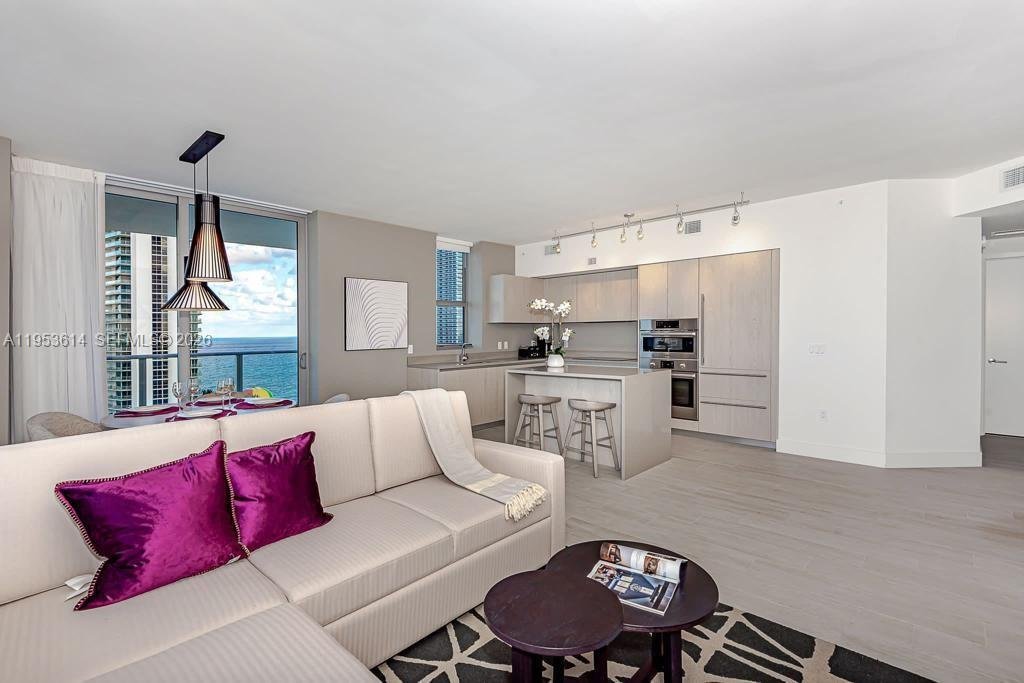 Condo in Hollywood, Florida, United States 4 - 17202313