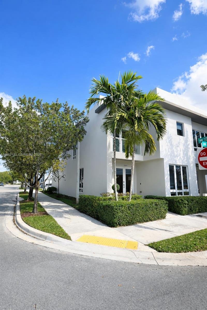 Townhouse in Doral, Florida, United States 1 - 17202405