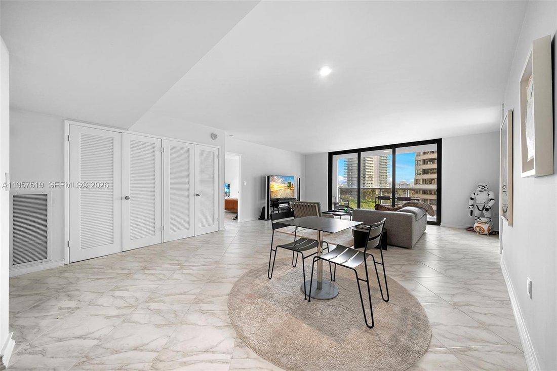 Condo in Miami Beach, Florida, United States 5 - 17202968