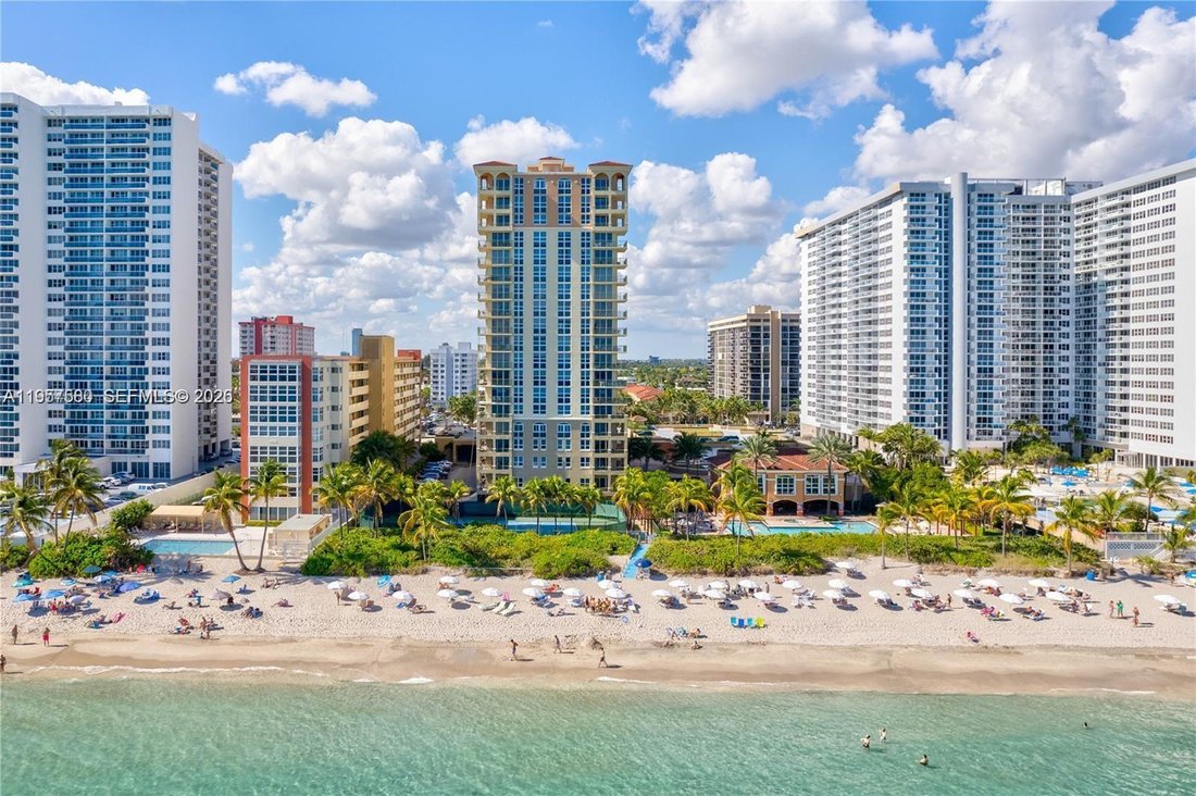 Condo in Hallandale Beach, Florida, United States 1 - 17202035