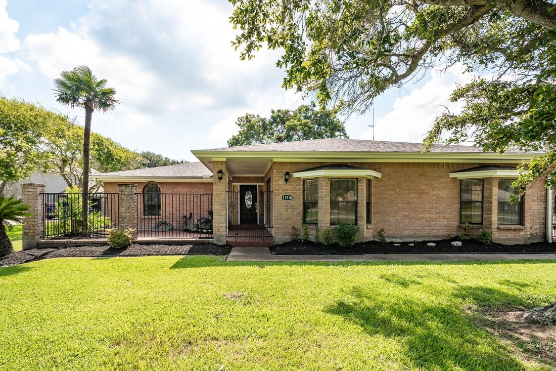 House in Baytown, Texas, United States 1 - 17208640