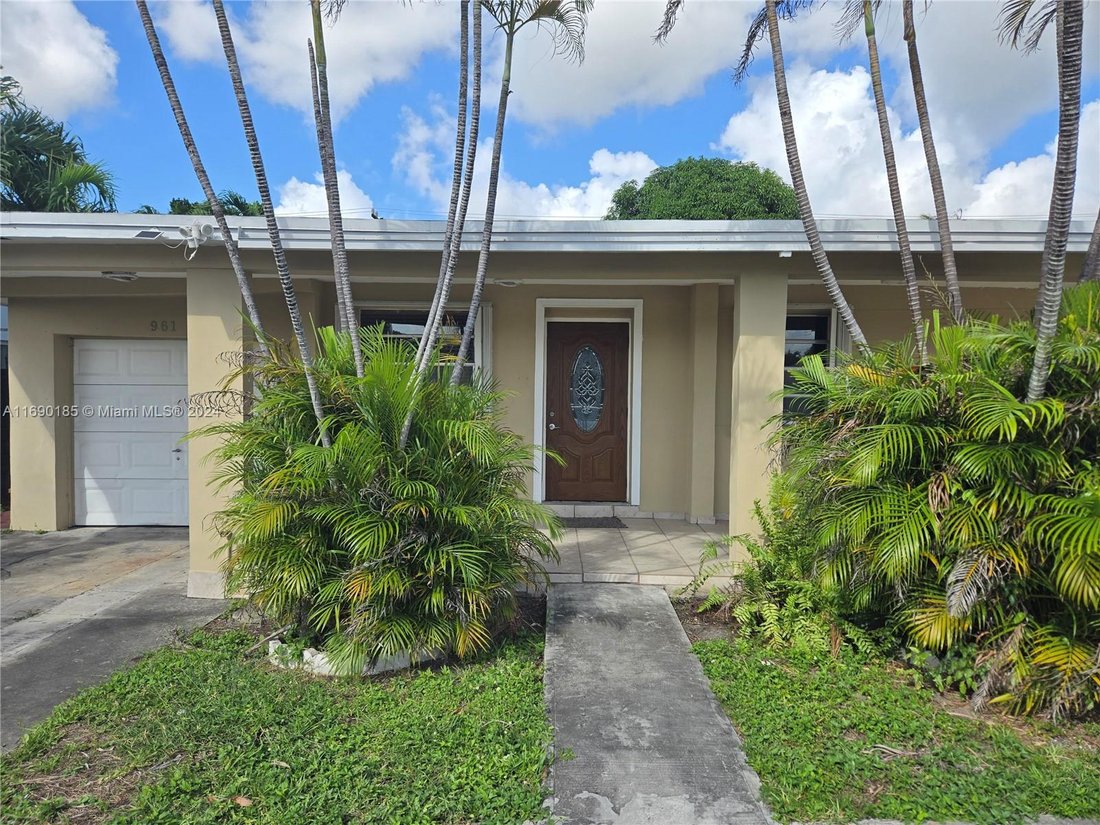 House in Hialeah, Florida, United States 5 - 17203971