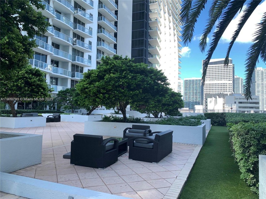 Condo in Miami, Florida, United States 2 - 17202438