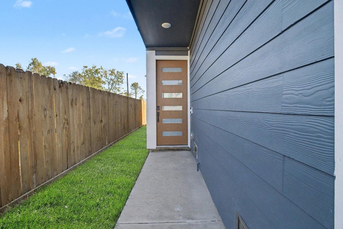 Houston, Texas, United States 4 - 17210495