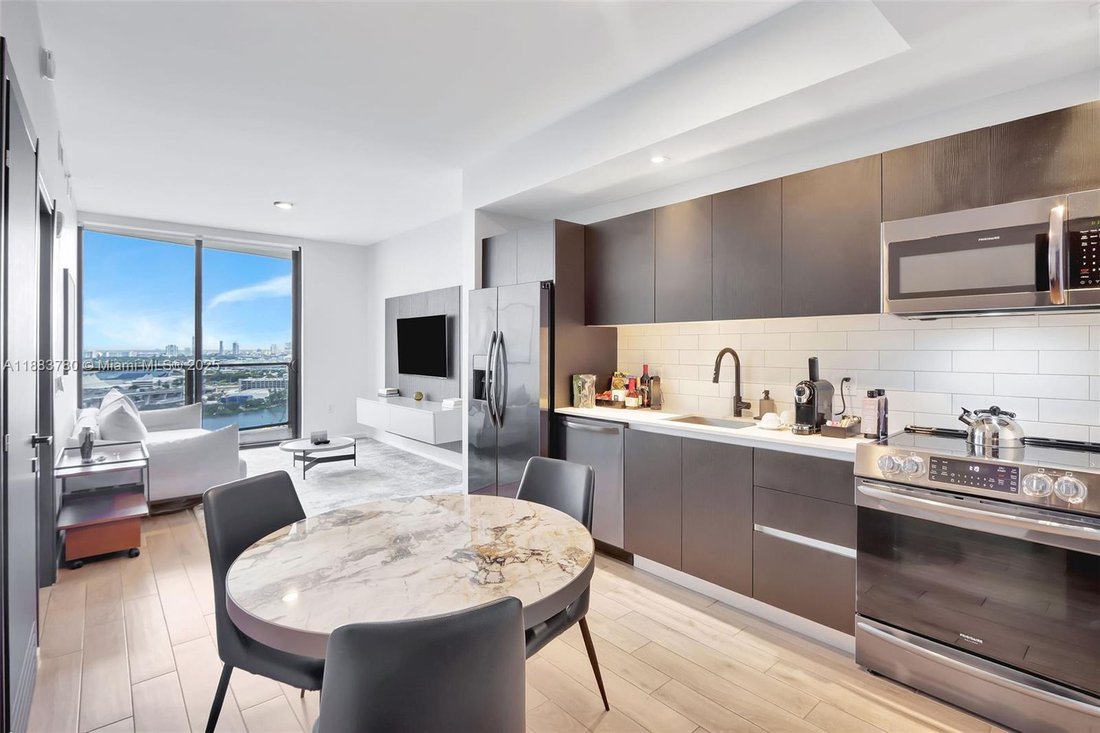 Condo in Miami, Florida, United States 2 - 17203811