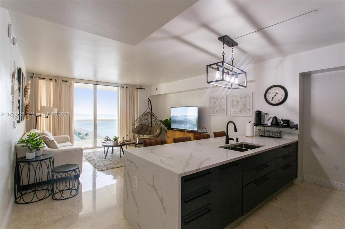 Condo in Hallandale Beach, Florida, United States 1 - 17203078