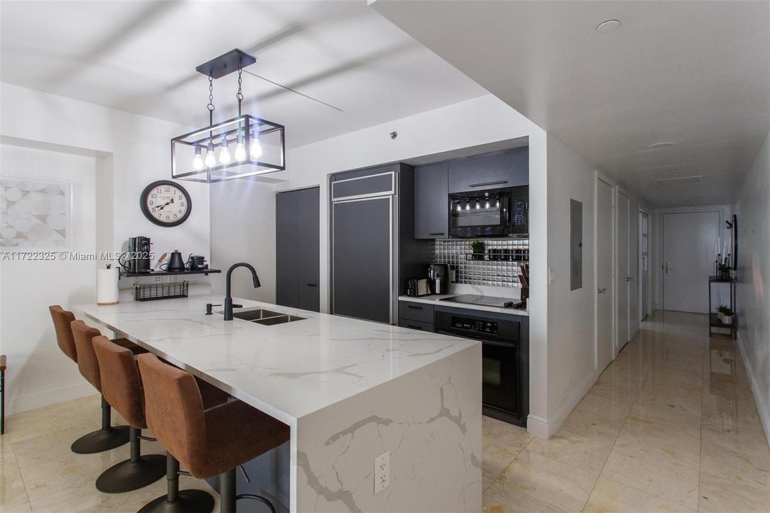Condo in Hallandale Beach, Florida, United States 5 - 17203078