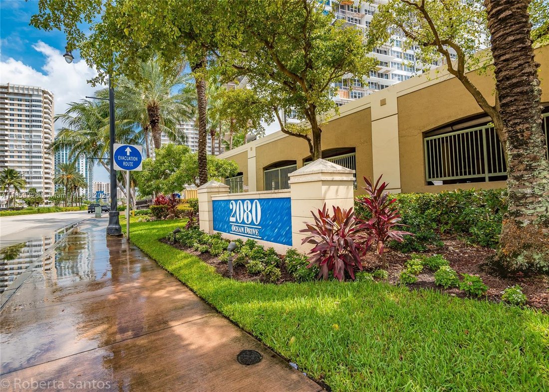 Condo in Hallandale Beach, Florida, United States 1 - 17205250