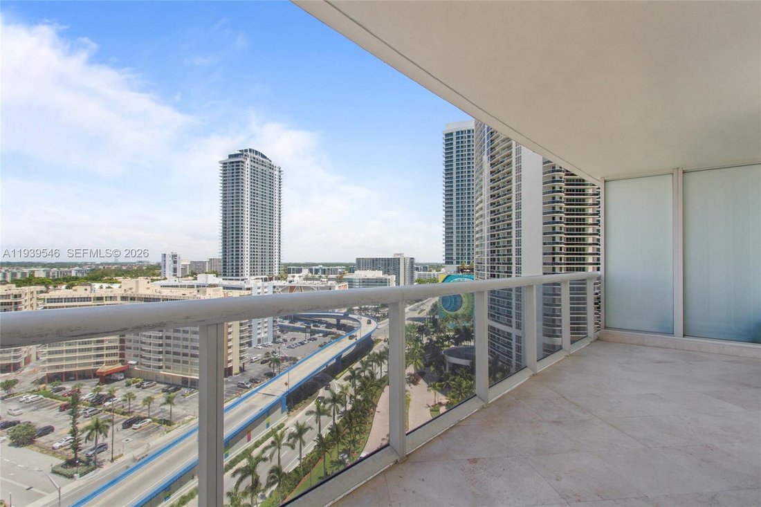 Condo in Hallandale Beach, Florida, United States 2 - 17203311